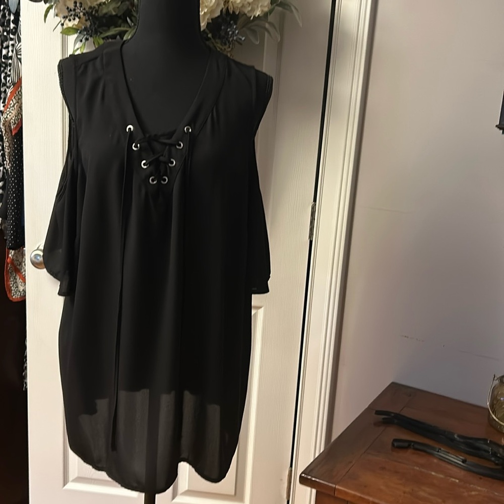 Black size 2X cold shoulder top.